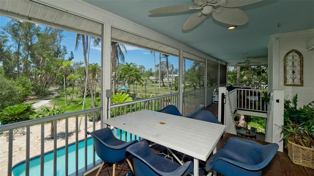 合同活跃: $1,095,000 (4 贝兹, 3 浴室, 2604 平方英尺)