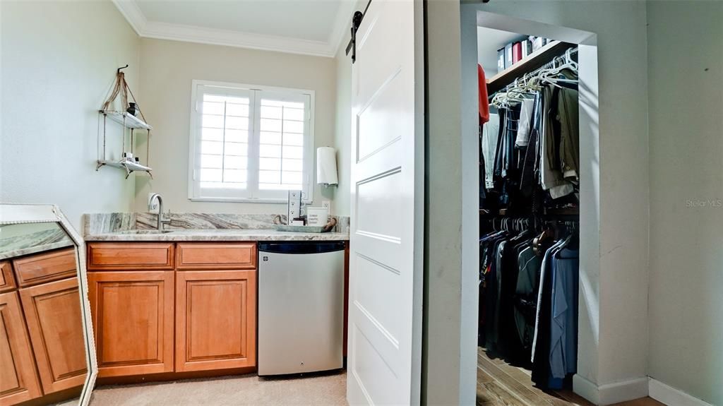 合同活跃: $1,095,000 (4 贝兹, 3 浴室, 2604 平方英尺)