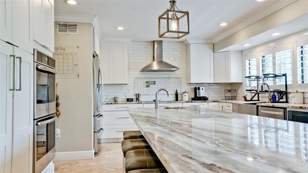 合同活跃: $1,095,000 (4 贝兹, 3 浴室, 2604 平方英尺)