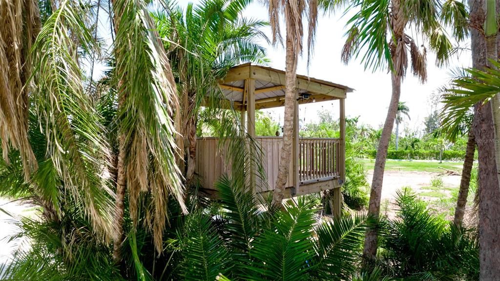 合同活跃: $1,095,000 (4 贝兹, 3 浴室, 2604 平方英尺)