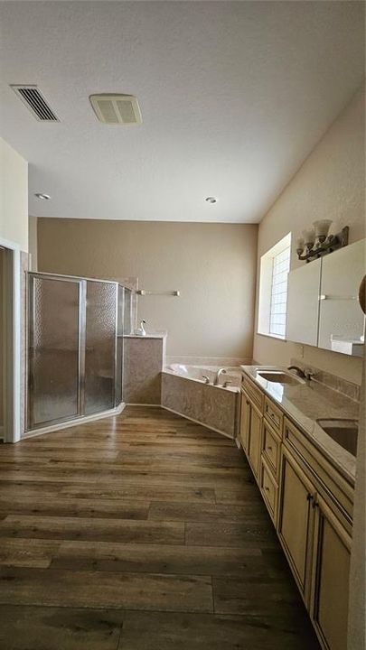 For Sale: $449,000 (3 beds, 2 baths, 2717 Square Feet)