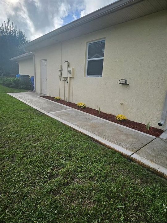 For Sale: $449,000 (3 beds, 2 baths, 2717 Square Feet)