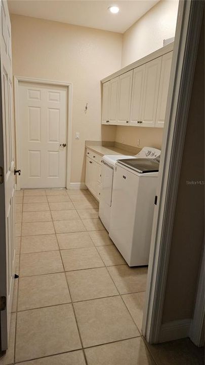 For Sale: $449,000 (3 beds, 2 baths, 2717 Square Feet)