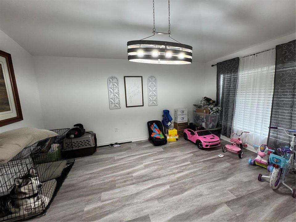 Active With Contract: $299,900 (4 beds, 2 baths, 1883 Square Feet)