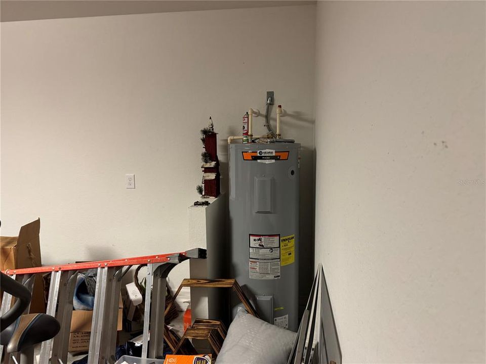 Active With Contract: $299,900 (4 beds, 2 baths, 1883 Square Feet)