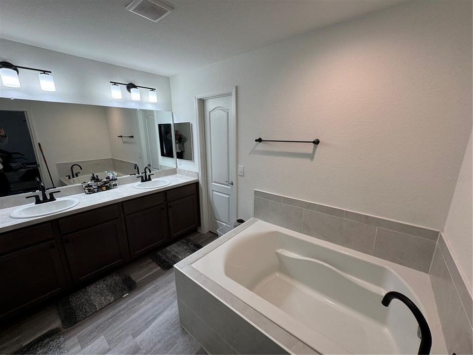 Active With Contract: $299,900 (4 beds, 2 baths, 1883 Square Feet)