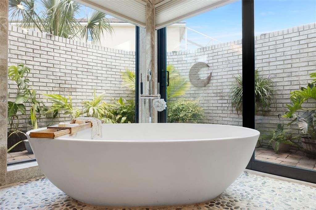 For Sale: $2,195,000 (4 beds, 3 baths, 3855 Square Feet)