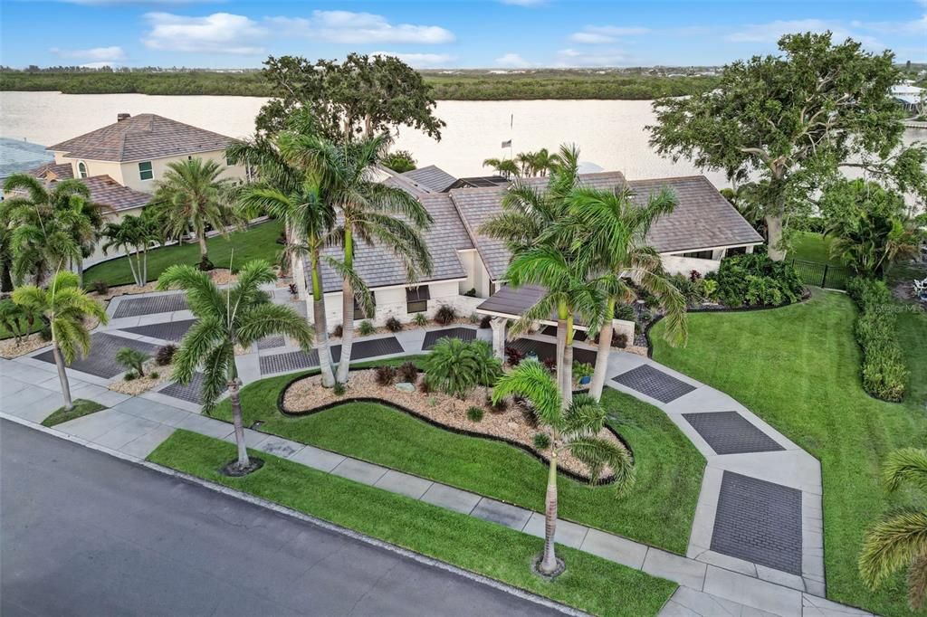 For Sale: $2,195,000 (4 beds, 3 baths, 3855 Square Feet)