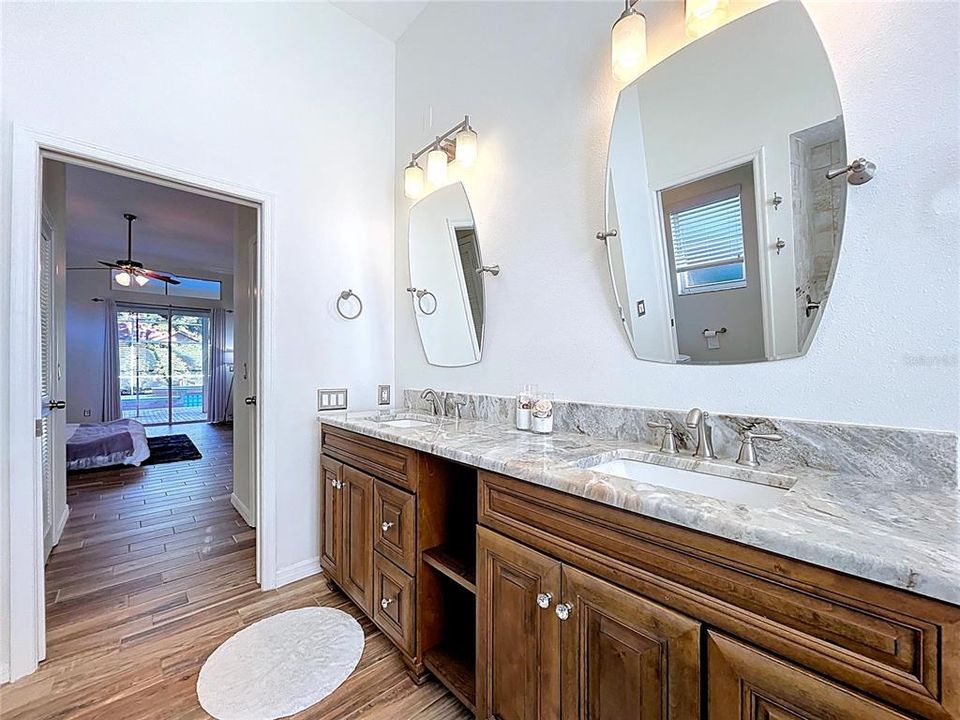 合同活跃: $925,000 (4 贝兹, 3 浴室, 2808 平方英尺)