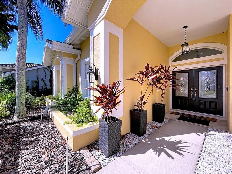 合同活跃: $925,000 (4 贝兹, 3 浴室, 2808 平方英尺)