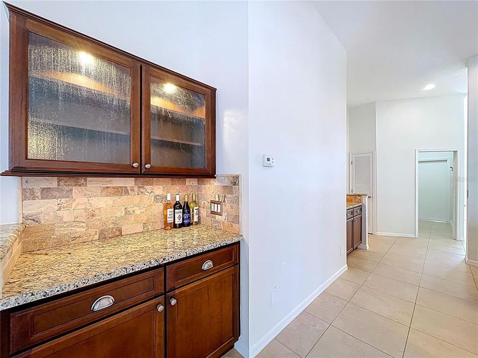 合同活跃: $925,000 (4 贝兹, 3 浴室, 2808 平方英尺)