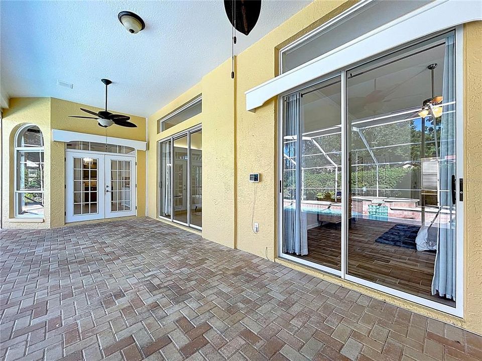 合同活跃: $925,000 (4 贝兹, 3 浴室, 2808 平方英尺)