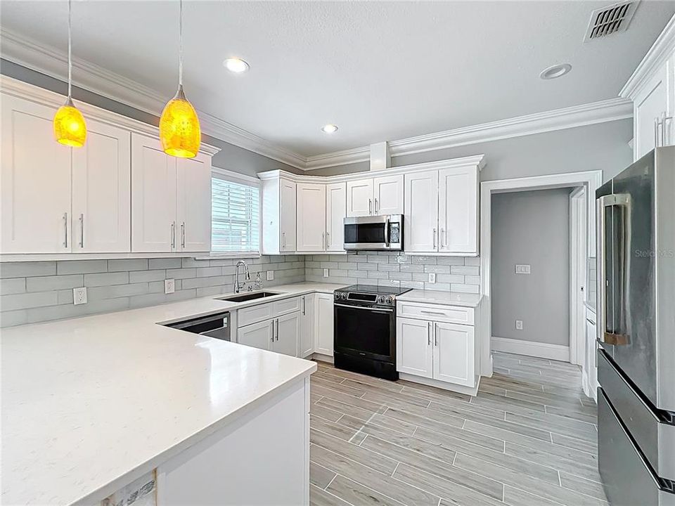 На продажу: $650,000 (4 спален, 0 ванн, 1853 Квадратных фут)