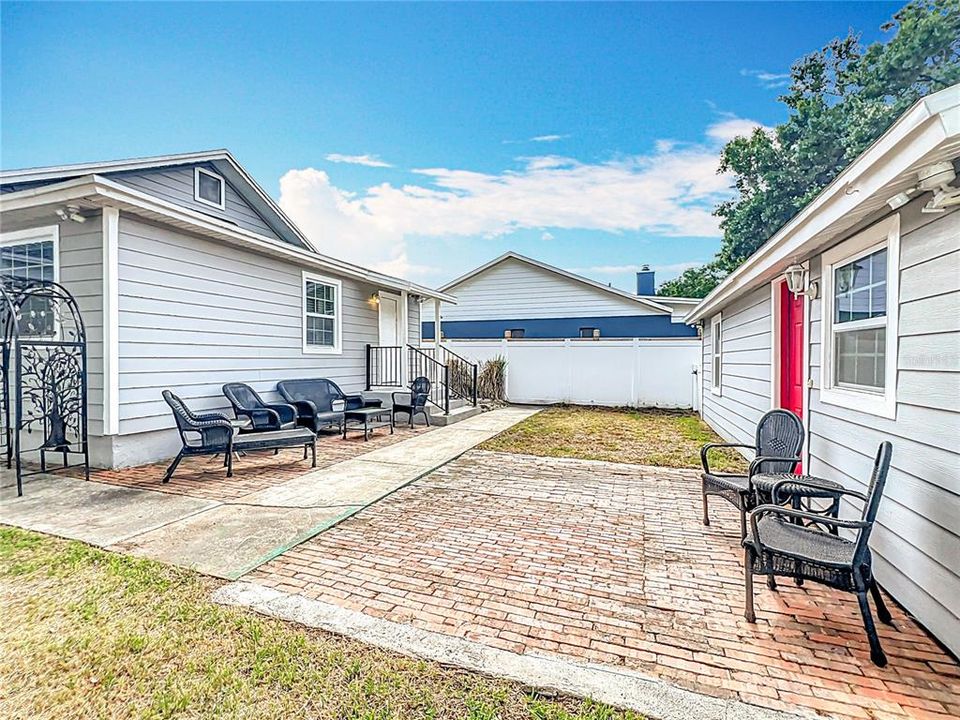 На продажу: $650,000 (4 спален, 0 ванн, 1853 Квадратных фут)