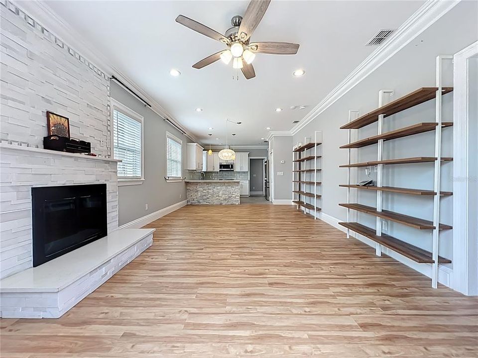 На продажу: $650,000 (4 спален, 0 ванн, 1853 Квадратных фут)