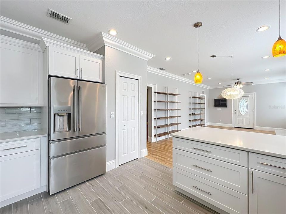 На продажу: $650,000 (4 спален, 0 ванн, 1853 Квадратных фут)