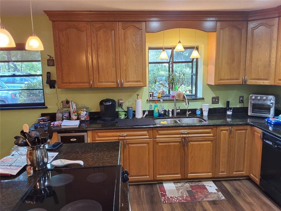 На продажу: $569,999 (3 спален, 2 ванн, 2500 Квадратных фут)