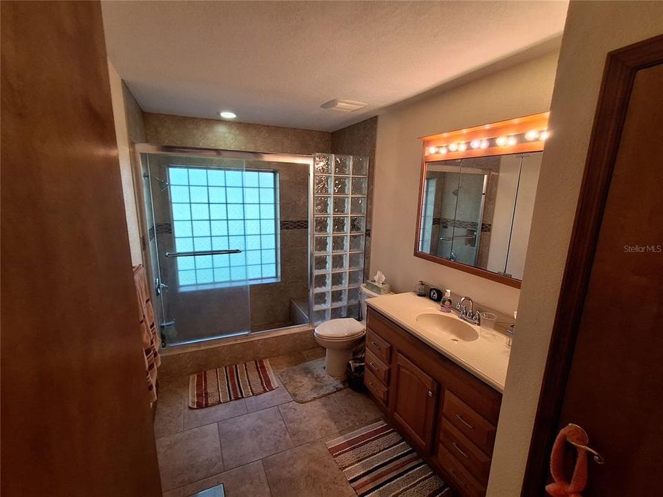 На продажу: $569,999 (3 спален, 2 ванн, 2500 Квадратных фут)