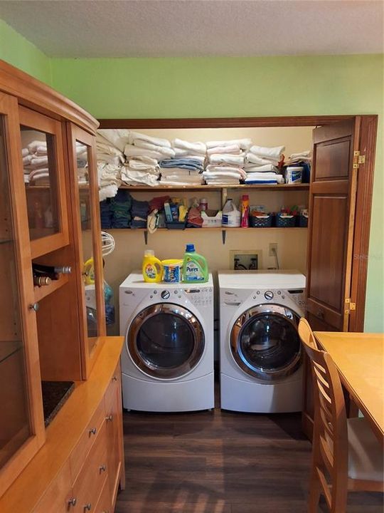 На продажу: $569,999 (3 спален, 2 ванн, 2500 Квадратных фут)