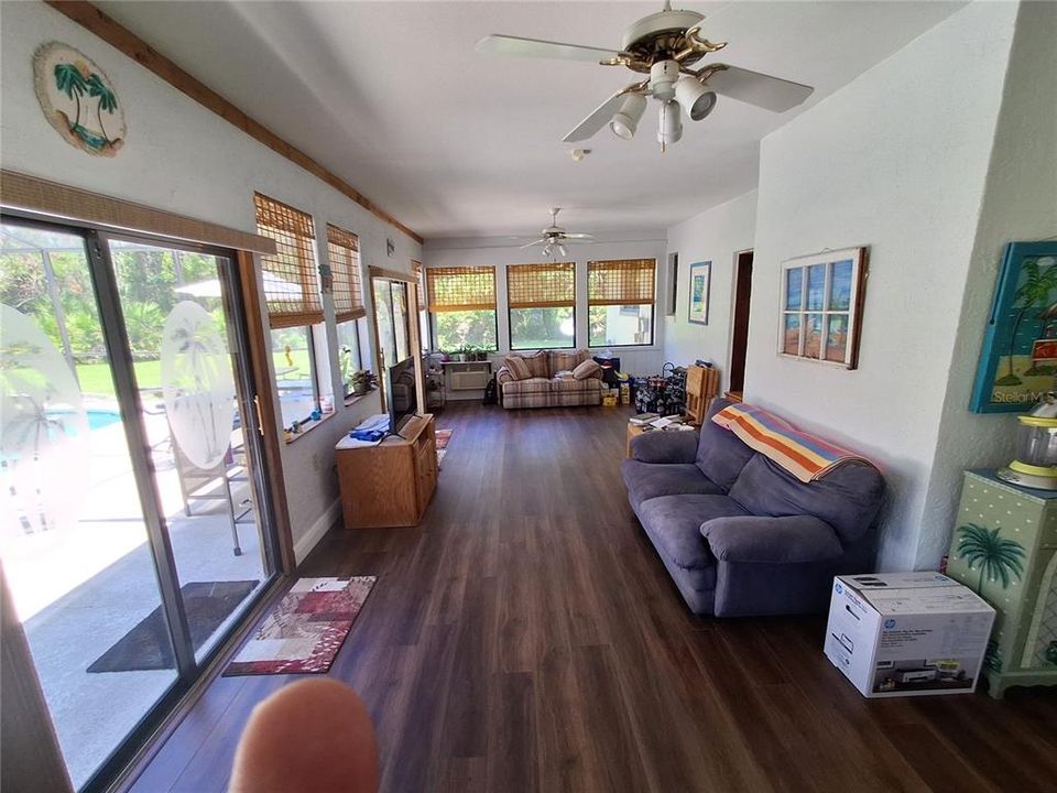 На продажу: $569,999 (3 спален, 2 ванн, 2500 Квадратных фут)