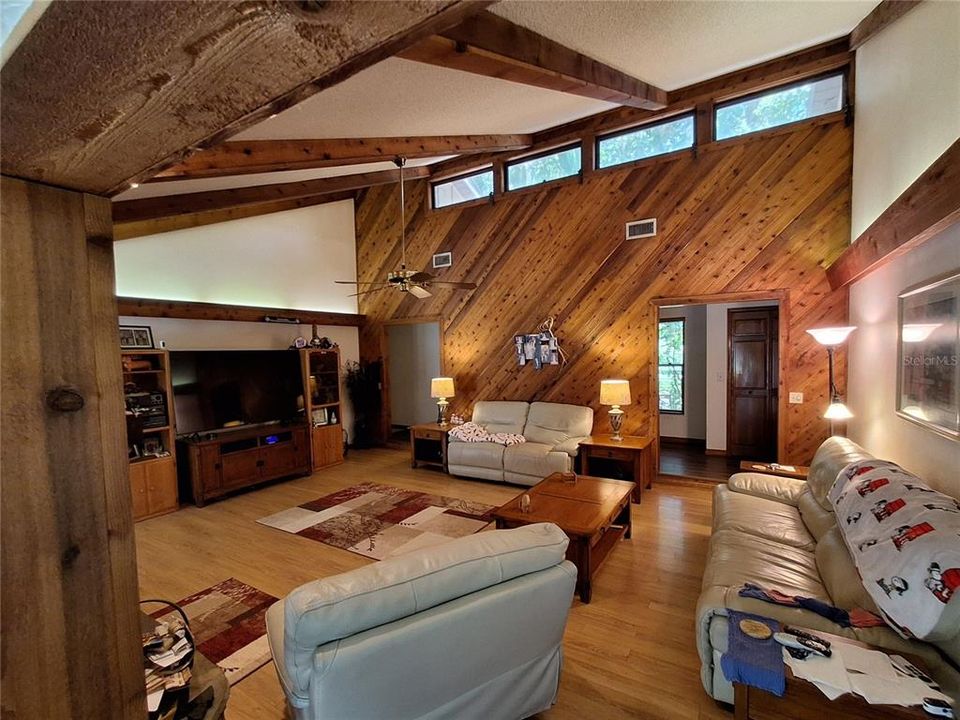 На продажу: $569,999 (3 спален, 2 ванн, 2500 Квадратных фут)