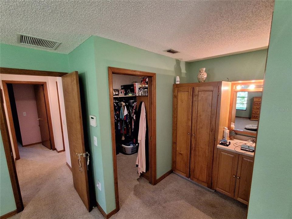 На продажу: $569,999 (3 спален, 2 ванн, 2500 Квадратных фут)