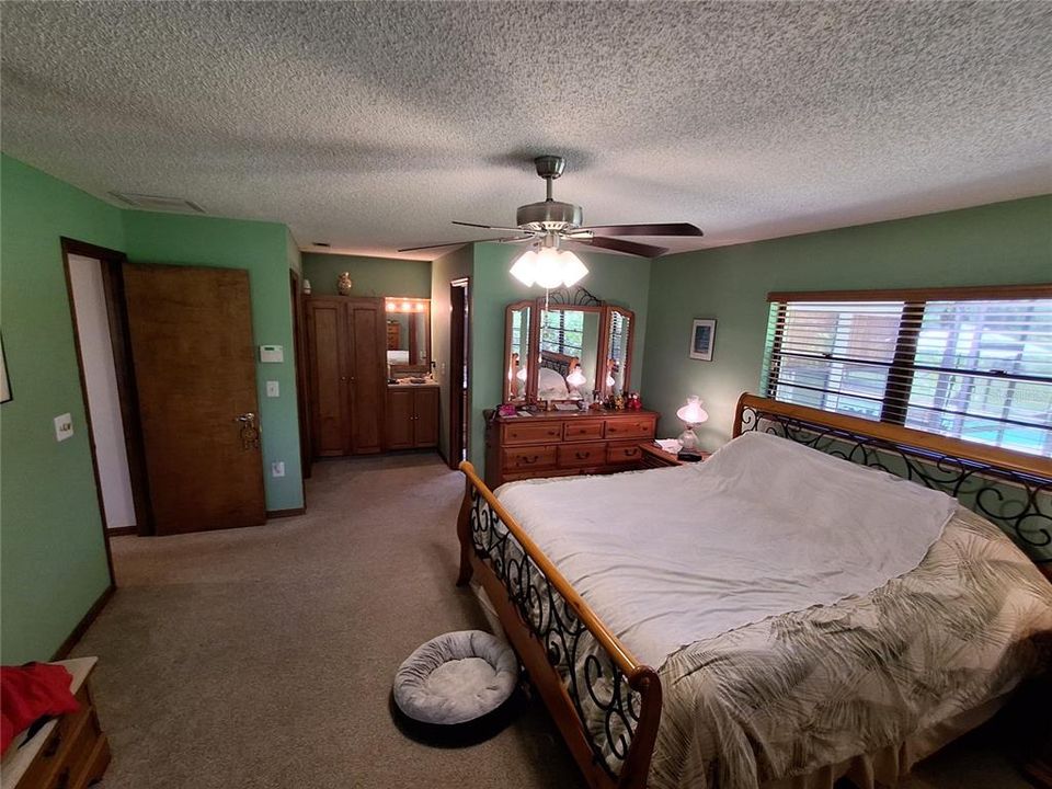 На продажу: $569,999 (3 спален, 2 ванн, 2500 Квадратных фут)