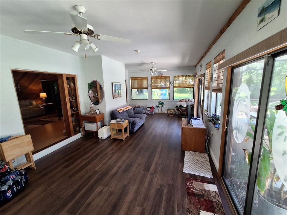 На продажу: $569,999 (3 спален, 2 ванн, 2500 Квадратных фут)