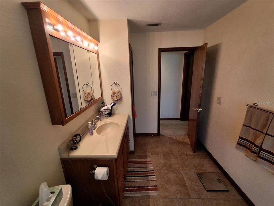 На продажу: $569,999 (3 спален, 2 ванн, 2500 Квадратных фут)