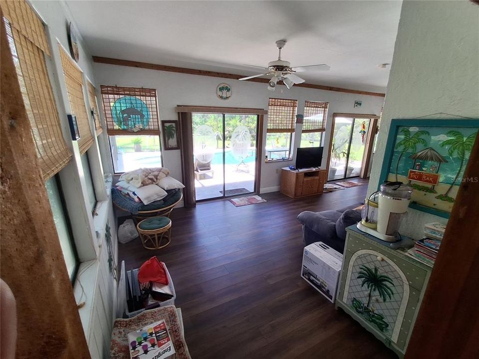 На продажу: $569,999 (3 спален, 2 ванн, 2500 Квадратных фут)