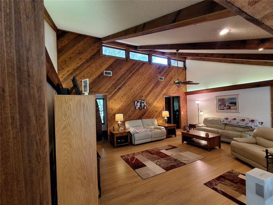 На продажу: $569,999 (3 спален, 2 ванн, 2500 Квадратных фут)