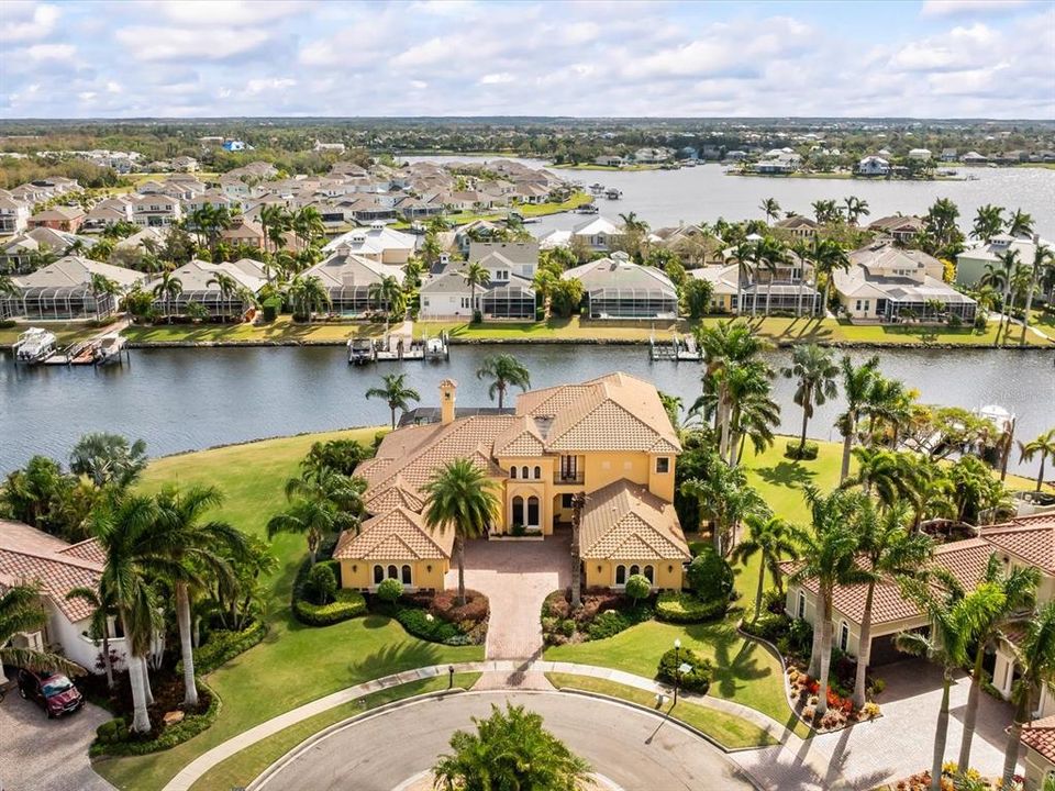 Recently Sold: $2,200,000 (6 beds, 5 baths, 5439 Square Feet)