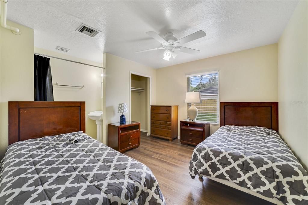 待售: $60,000 (0 贝兹, 0 浴室, 4950 平方英尺)