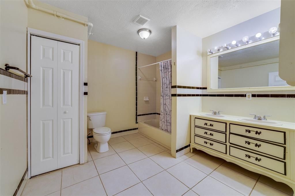 待售: $60,000 (0 贝兹, 0 浴室, 4950 平方英尺)