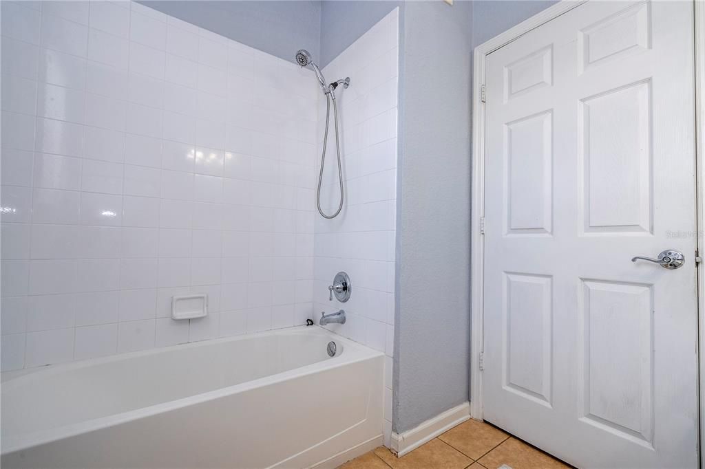 合同活跃: $1,850 (3 贝兹, 2 浴室, 1247 平方英尺)