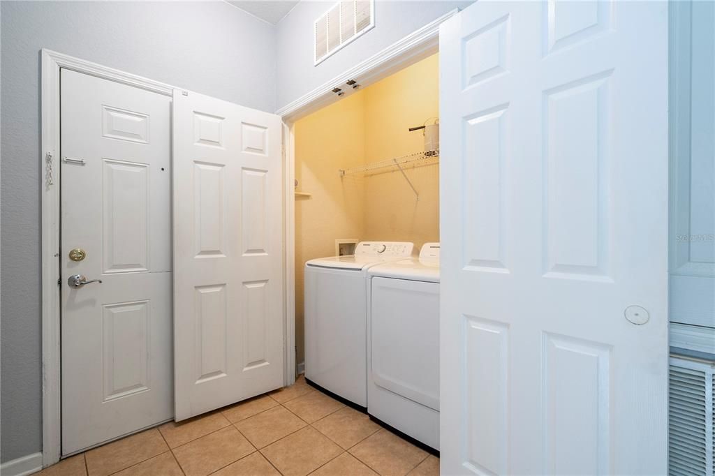 合同活跃: $1,850 (3 贝兹, 2 浴室, 1247 平方英尺)