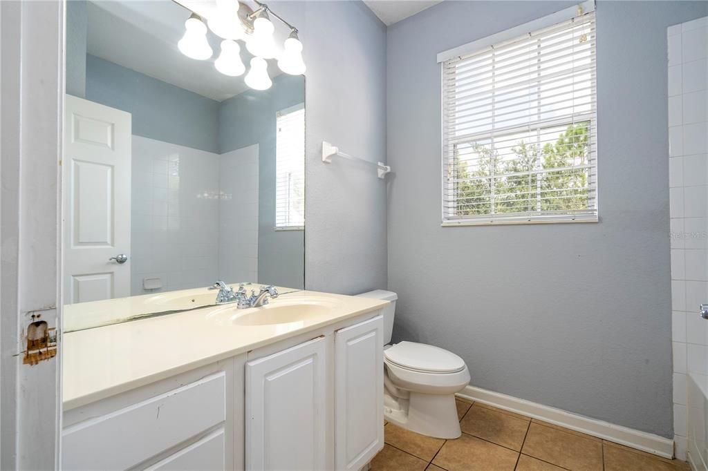 合同活跃: $1,850 (3 贝兹, 2 浴室, 1247 平方英尺)