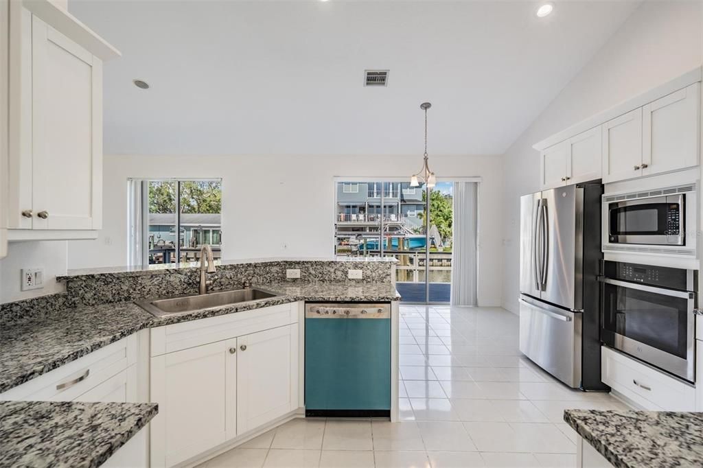 На продажу: $1,100,000 (3 спален, 2 ванн, 2416 Квадратных фут)