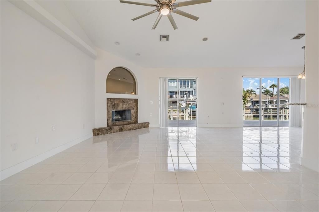 На продажу: $1,100,000 (3 спален, 2 ванн, 2416 Квадратных фут)