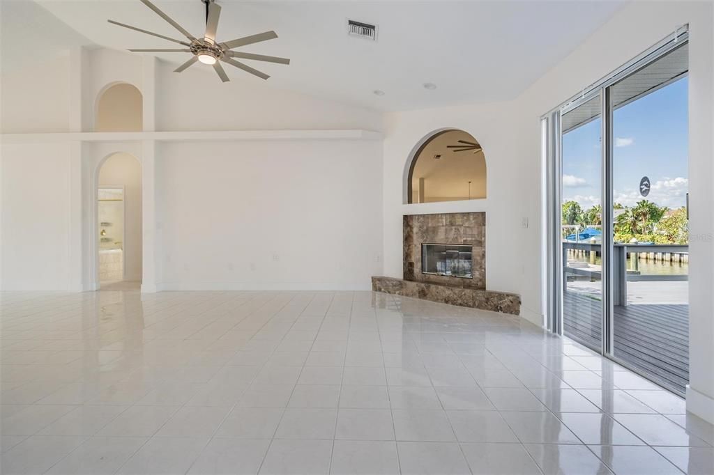 На продажу: $1,100,000 (3 спален, 2 ванн, 2416 Квадратных фут)