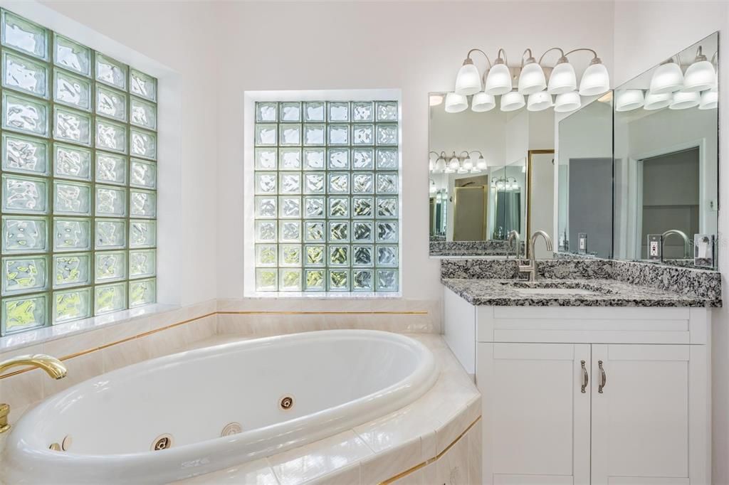 На продажу: $1,100,000 (3 спален, 2 ванн, 2416 Квадратных фут)