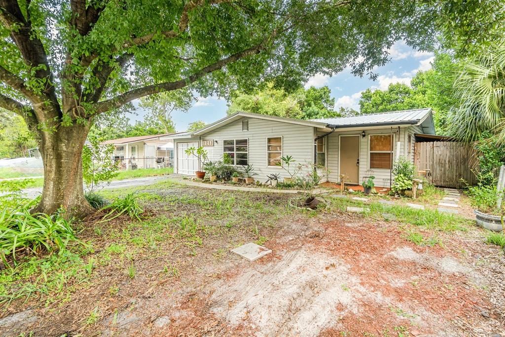 合同活跃: $250,000 (3 贝兹, 1 浴室, 1251 平方英尺)