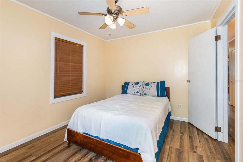 合同活跃: $250,000 (3 贝兹, 1 浴室, 1251 平方英尺)