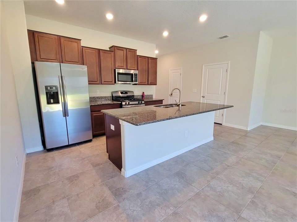 Active With Contract: $2,200 (3 beds, 2 baths, 1601 Square Feet)