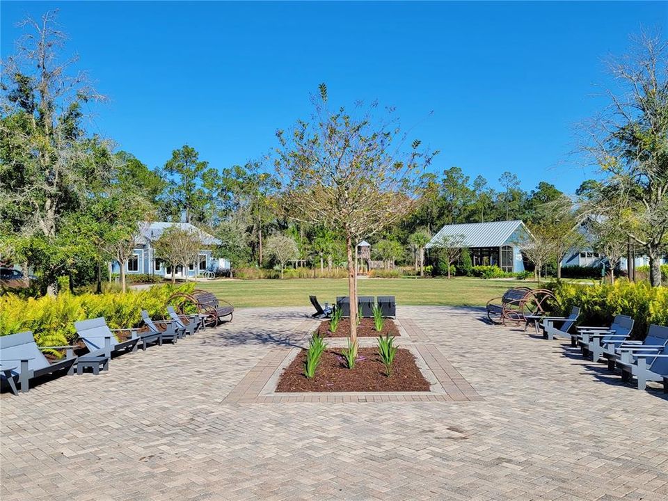 Active With Contract: $2,200 (3 beds, 2 baths, 1601 Square Feet)