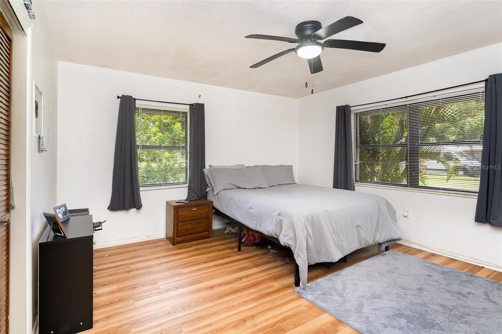 На продажу: $250,000 (3 спален, 2 ванн, 1060 Квадратных фут)