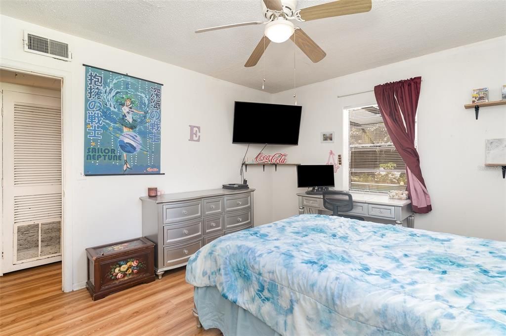 На продажу: $250,000 (3 спален, 2 ванн, 1060 Квадратных фут)