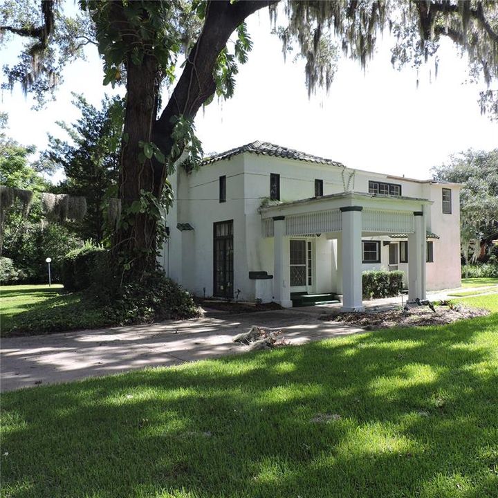 Activo con contrato: $420,000 (4 camas, 2 baños, 2793 Pies cuadrados)