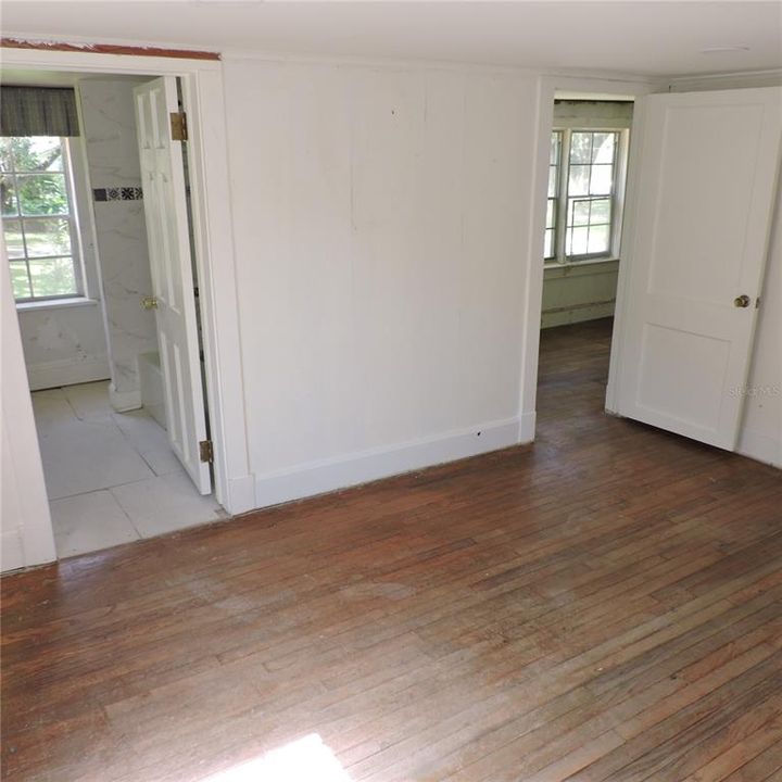 Activo con contrato: $420,000 (4 camas, 2 baños, 2793 Pies cuadrados)