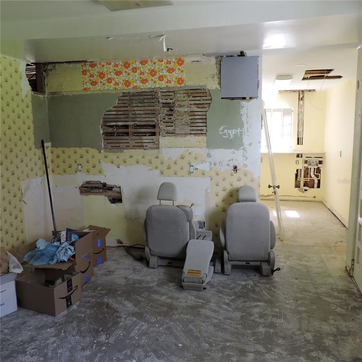 Activo con contrato: $420,000 (4 camas, 2 baños, 2793 Pies cuadrados)